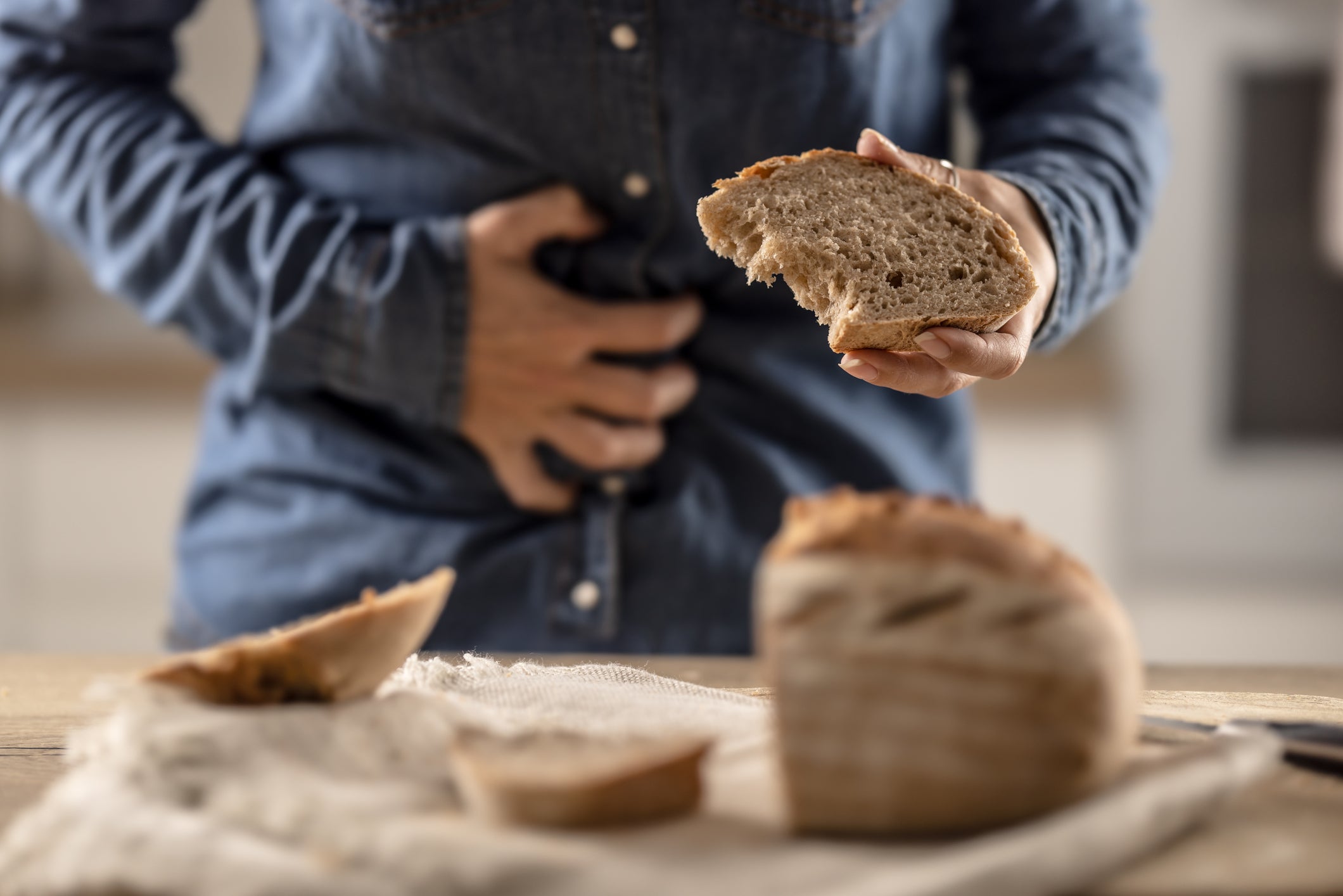 Hoe lang na het eten van gluten beginnen de symptomen: Wat is de tijdlijn van je lichaam?